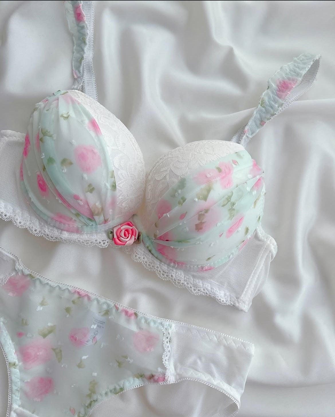 New High Quality Cute Lace Flower Adjustable Straps Push Up Bridal Padded Bra And Panty Set