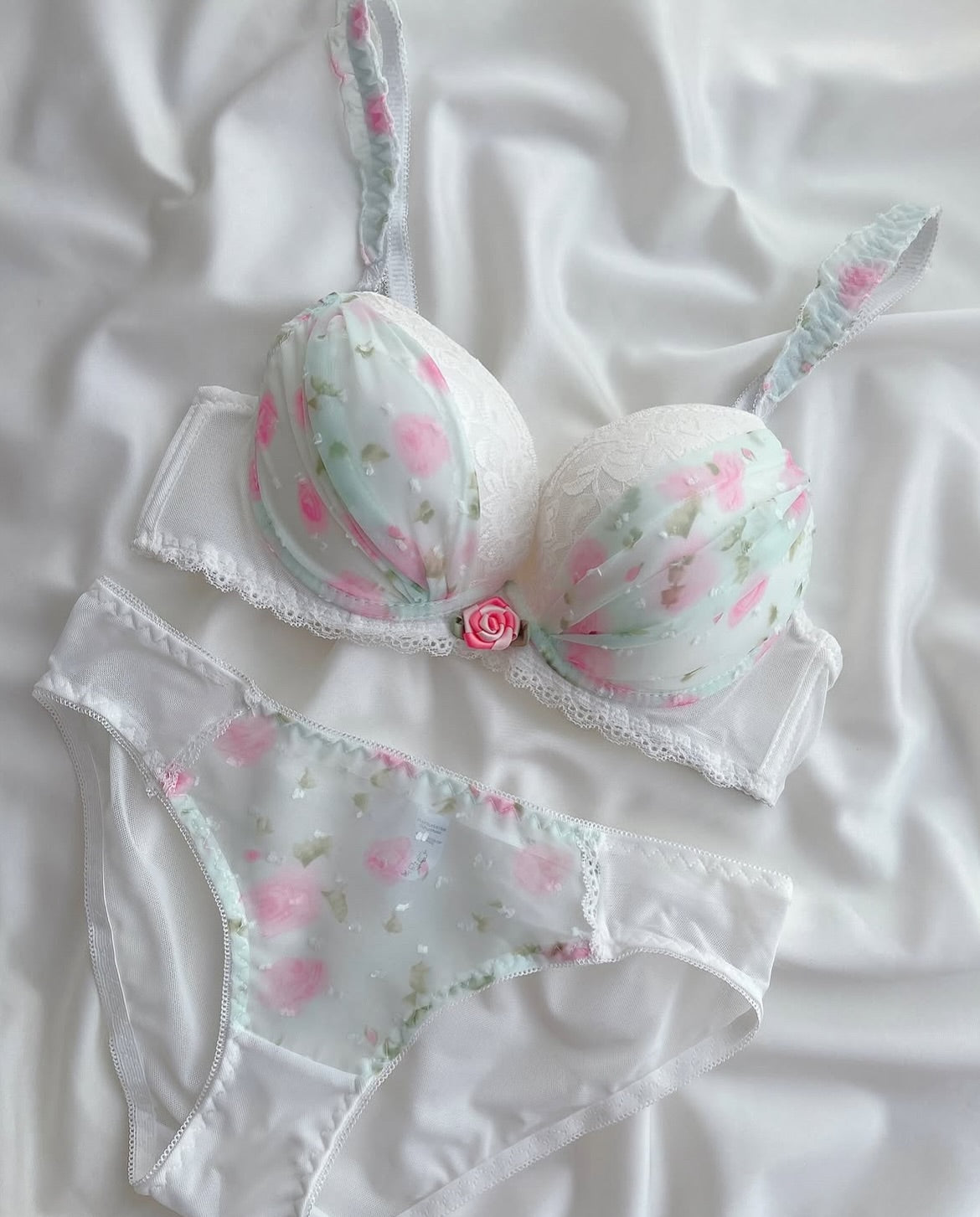 New High Quality Cute Lace Flower Adjustable Straps Push Up Bridal Padded Bra And Panty Set