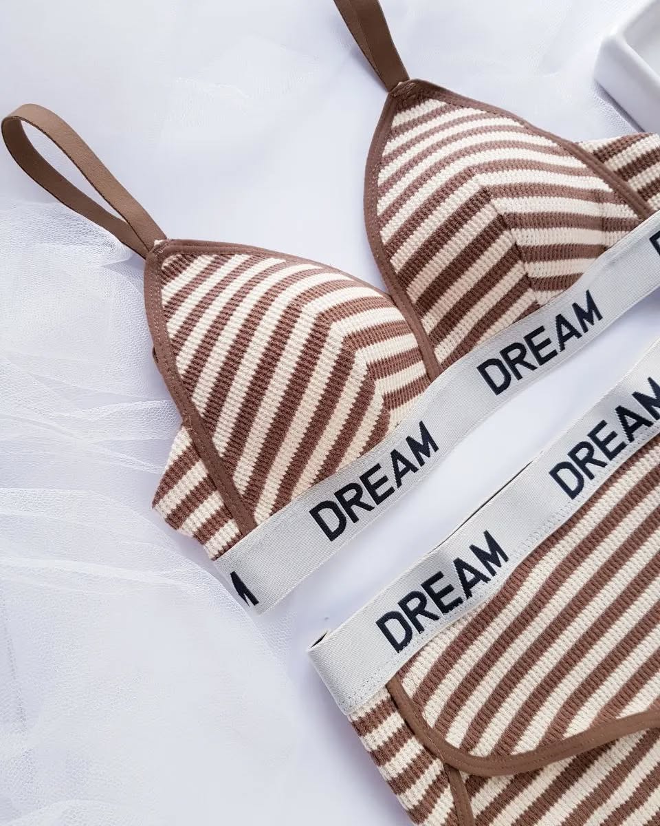 French Style Thin Triangle Letters pattern Push-up Bra Set