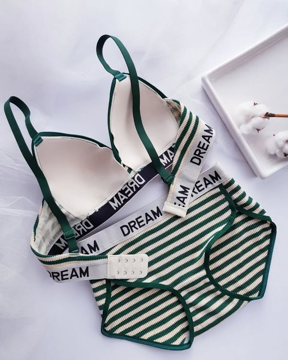 French Style Thin Triangle Letters pattern Push-up Bra Set