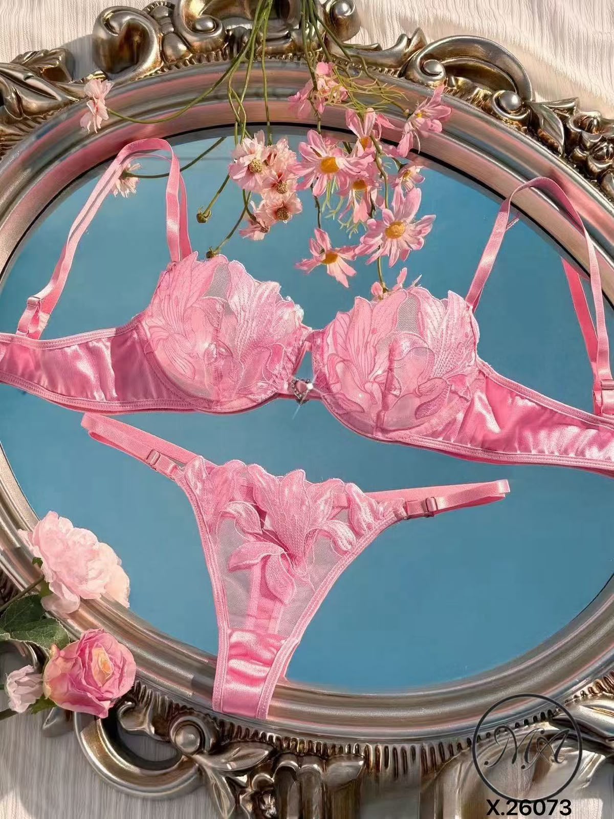 Bloom & Charm" Heart-Detail Lace Set