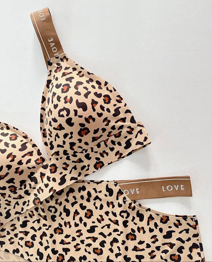 Elite Leopard Essence – Chic, Smooth & Stylish